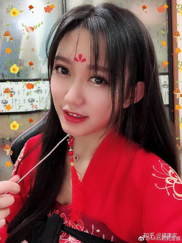 莉莉是dota2冠绝一世女玩家 莉莉是女王qop最强大的coser 莉莉是甜美