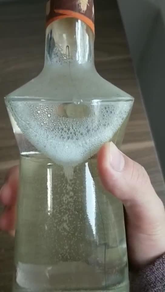 说说白酒的挂杯和酒花
