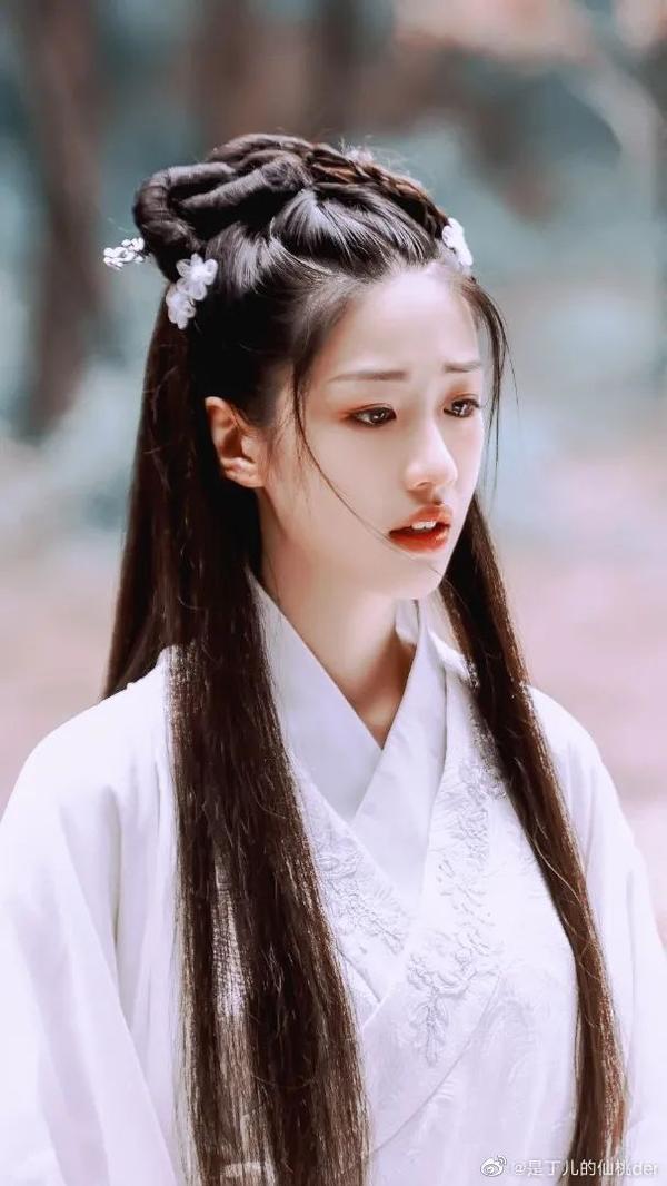 其实在《百岁之好,一言为定》播出之前,coco是通过李庚希认识向涵之