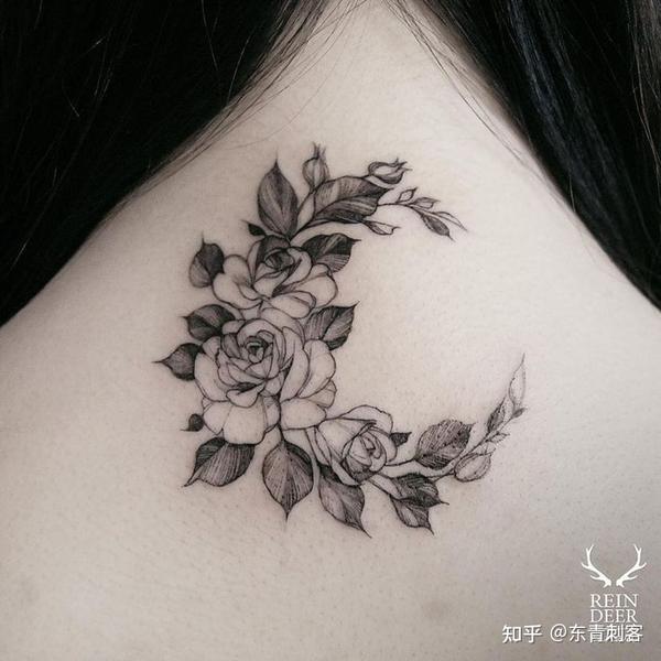 在女性纹身图案中,花朵主题一直是最受女性欢迎的纹身题材之一,其中