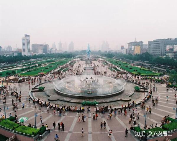 济南泉城广场(图片来源:网络,侵删)