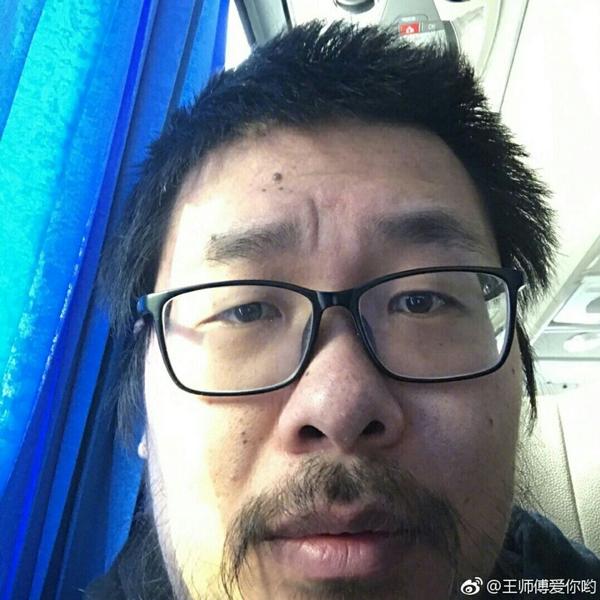 先看下雅沫心也就是毛毛起初的男友若风.