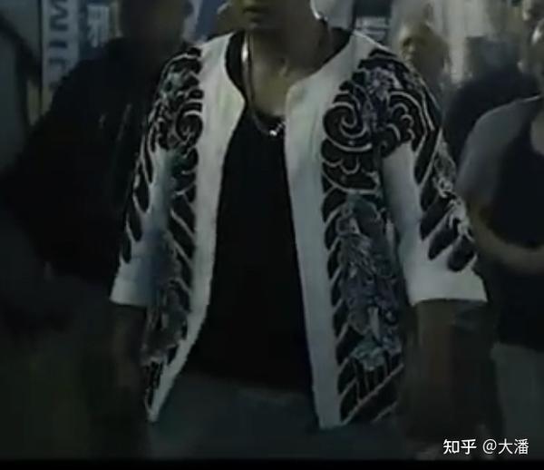 请问热血街区仁川穿的这件衣服在哪能买到?