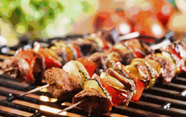 豆瓣9分的美食节目,镜头对准烧烤,啤酒,生蚝,这才是中国的深夜食堂