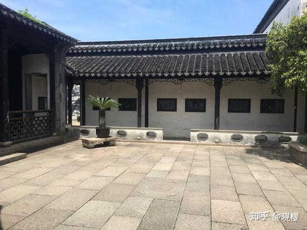 苏州大户人家客厅前面的院子.