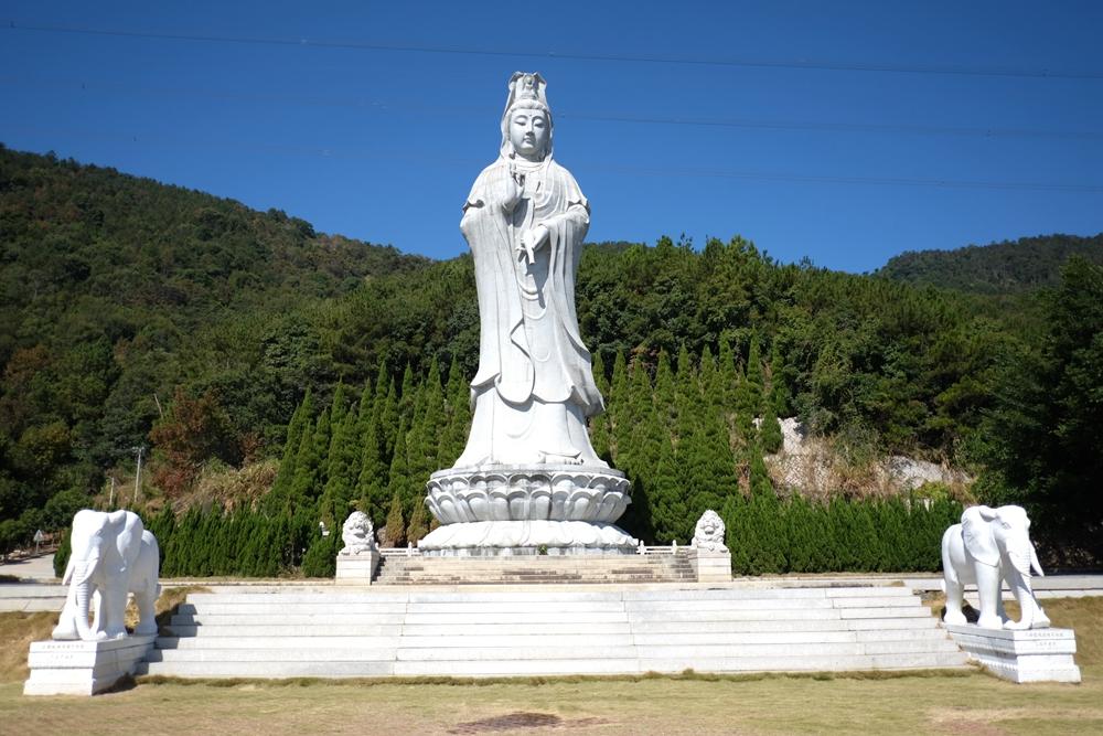 南安灵应寺弘一大师曾驻锡于此清武状元敬献霊灵霛蘦匾额