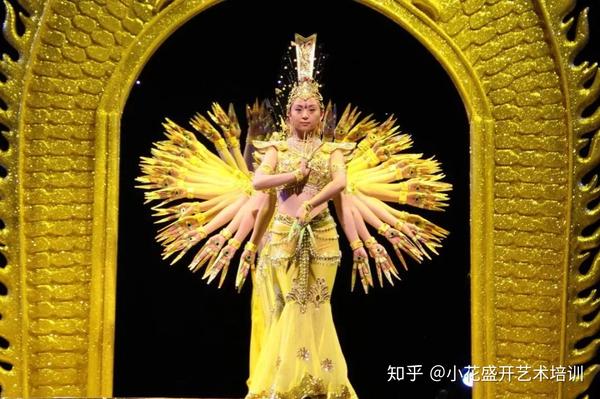 用舞蹈为人生添色,《千手观音》邰丽华的多面人生