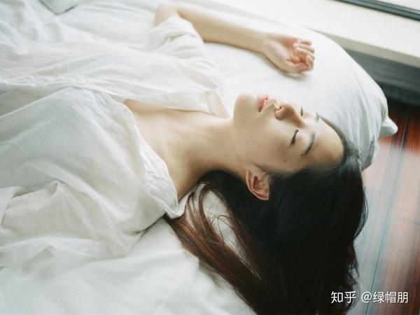 80岁的男人一个星期应该"爱爱"几次?国外性爱频率公式