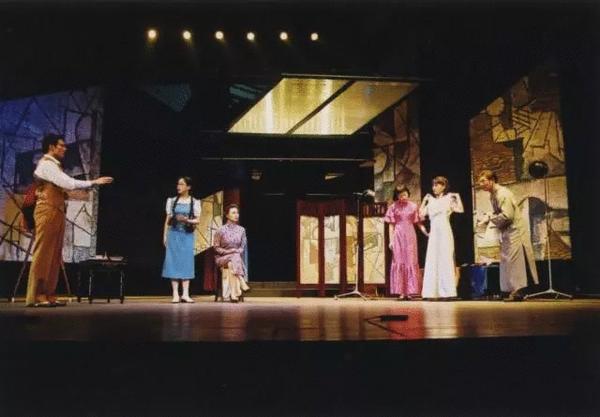 2003年话剧《长恨歌》剧照(舞美设计:刘晓春,桑琦)