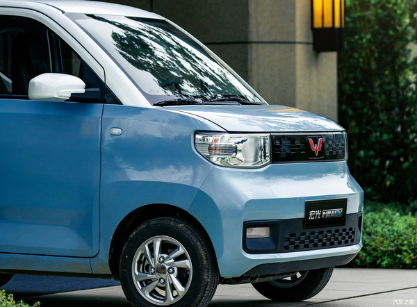 五菱宏光mini ev,预售门槛不到3万!还要电车摩托?