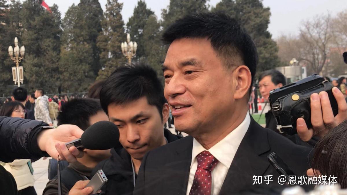 2021年10月27日,刘永好家族以1050亿元人民币财富名列《2021年胡润