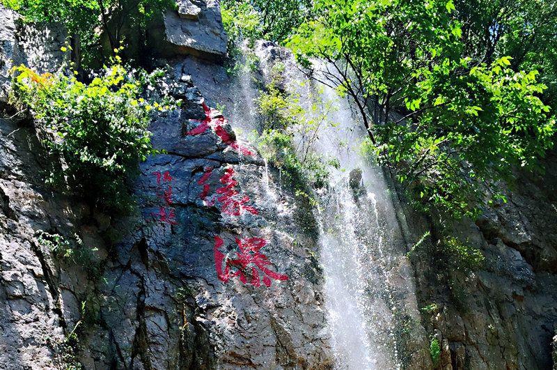 祥龙谷景区地处平顶山,南阳,驻马店,漯河四地市交接点,四地距离景区均