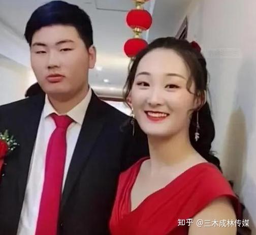 大衣哥儿子朱小伟和前妻陈亚男的事情了吧,两个人虽然说是结婚了一年