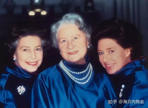 1980年,英国女王伊丽莎白二世及其母亲,妹妹的合影