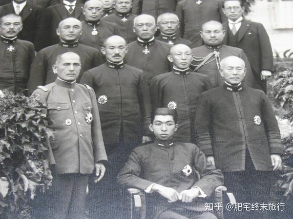 上图拍摄于1934年9月26日,于时任关东军司令菱刈隆大将官邸就餐时所摄