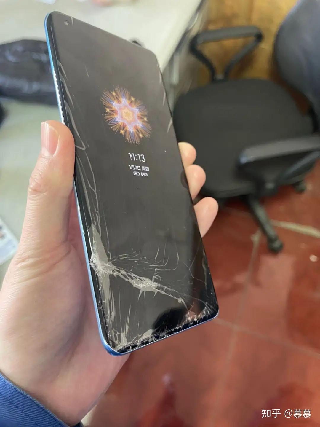 小米11心衰事件手机碎了