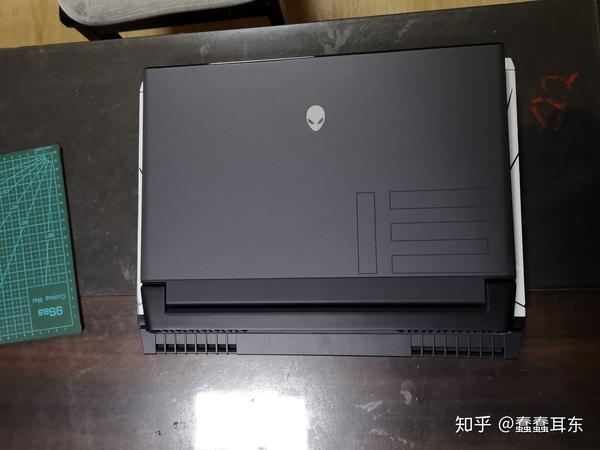 外星人15r4和m15r2笔记本电脑模具外观对比