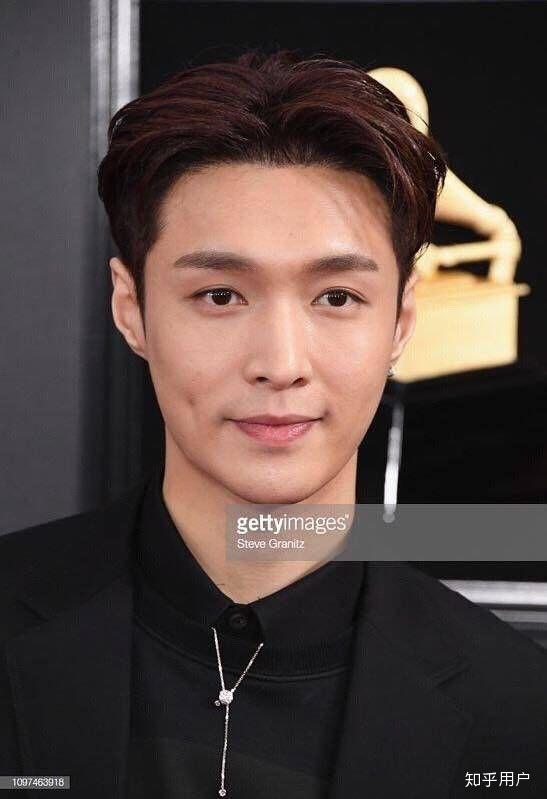 如何评价张艺兴的长相?