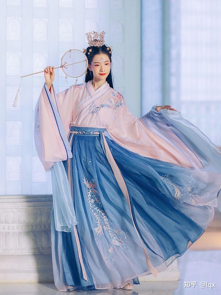 广州汉尚华莲汉服创立于2008年8月,是广东区域内的汉服生产商家,致力