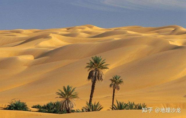 大的热带沙漠气候分布区,最终形成了世界上面积最大的沙漠,撒哈拉沙漠
