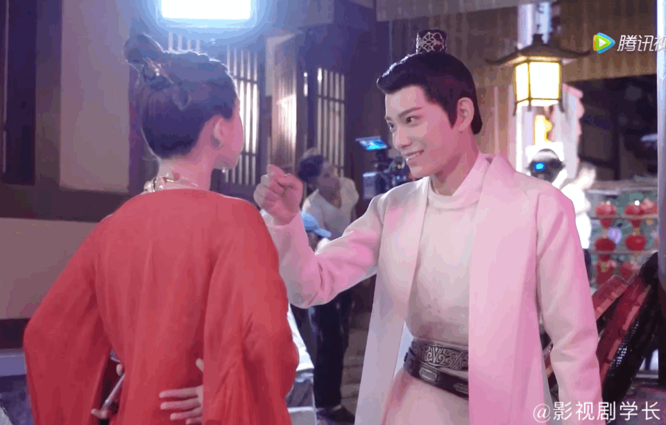 女主陈芊芊的扮演者赵露思小姐姐演技也挺好的,在好几场的哭戏中都让