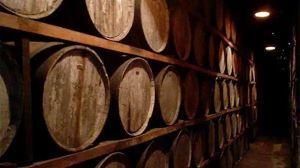 为什么苏格兰威士忌的波本桶都是从美国进口的旧波本桶?
