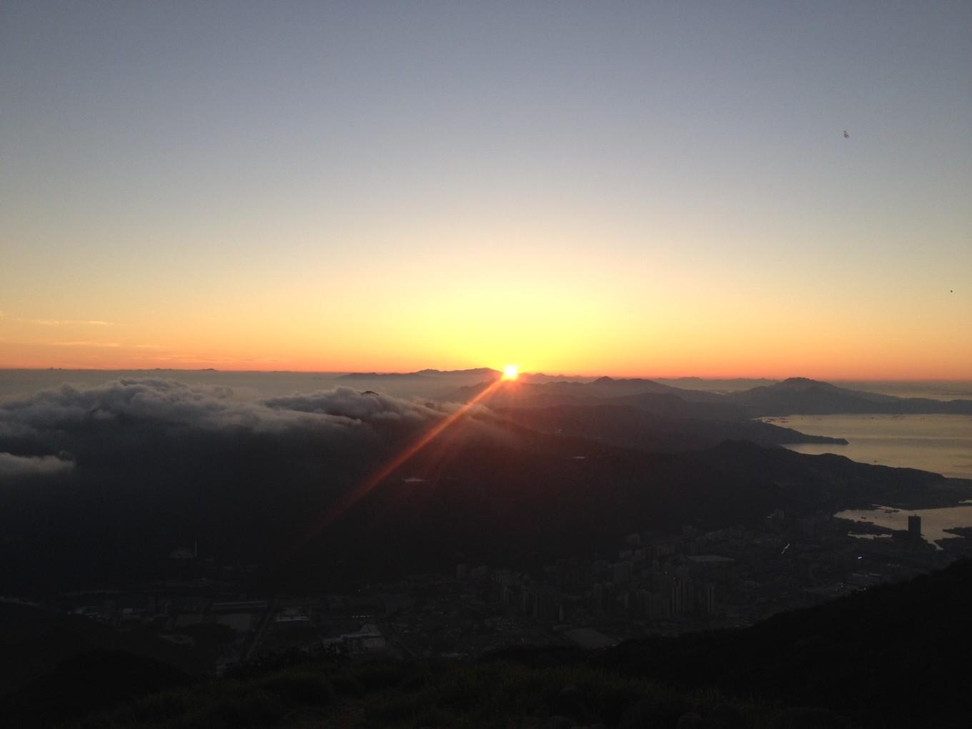 深圳第一高峰梧桐山露营看云海日出