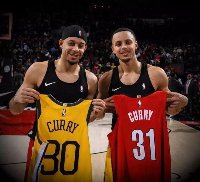 那便可称为篮球世家了,在现役nba中有非常多兄弟的组合,他们都是来自