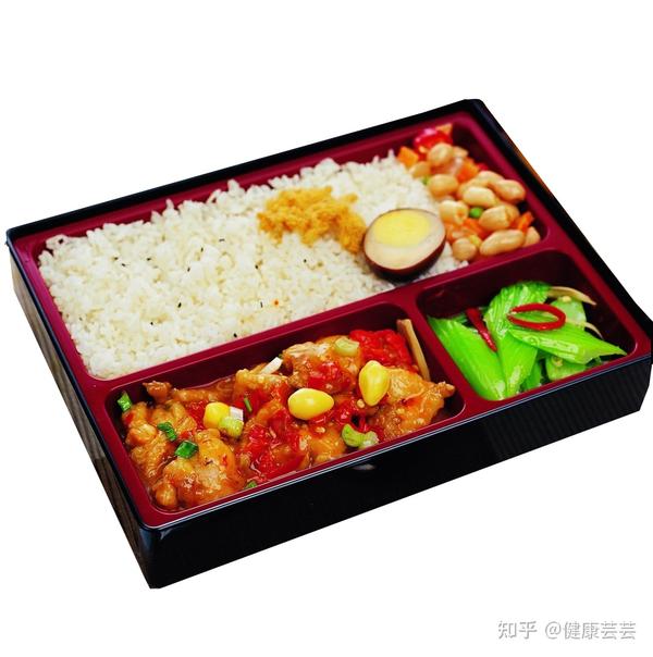 2素1荤,选择菜时尽量避开油炸的菜品 ③沙县小吃鸡腿/鸭腿饭套餐