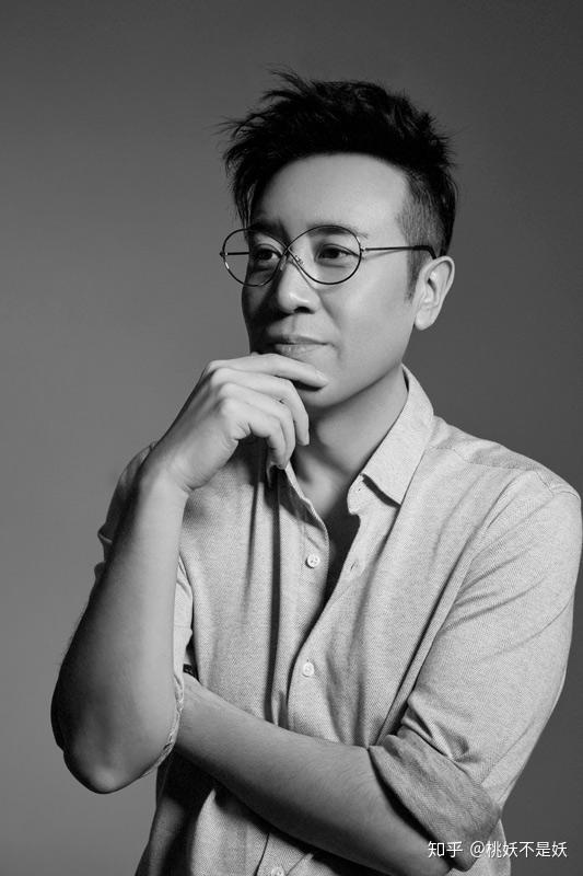 于和伟"七夕"写真大曝光,告别"脏总"化身"眼镜boy"