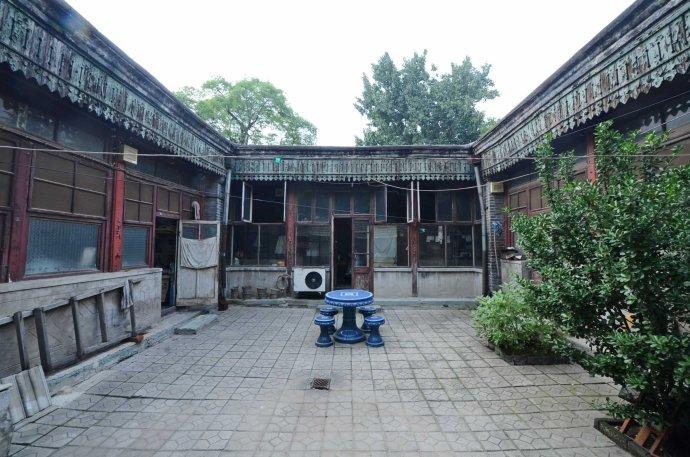 老北京四合院   下图院落位于东四保护区内,为民国时期建筑,木质檐板