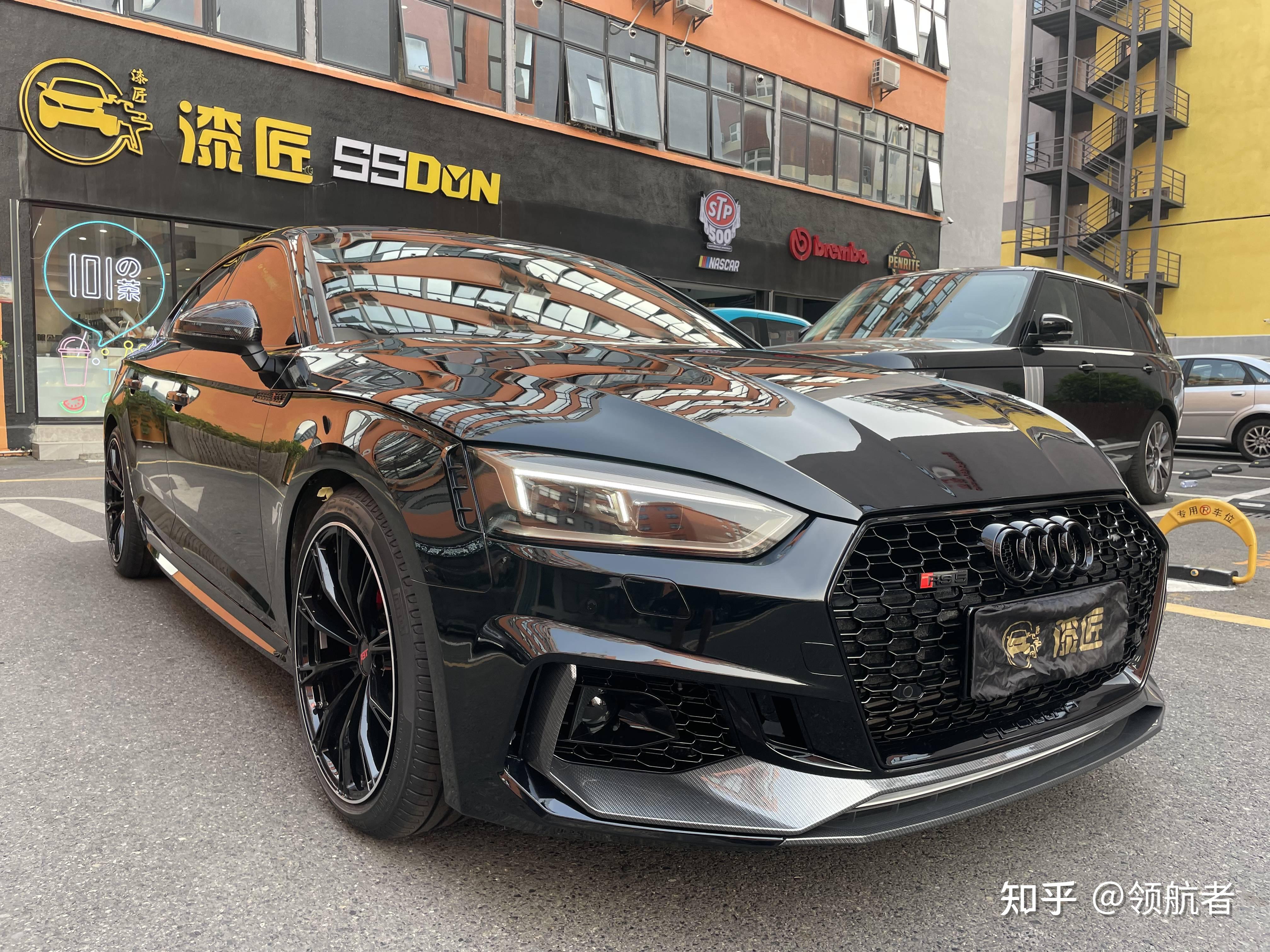 钢琴黑改色膜,比普通的黑,更黑,更亮,让这台奥迪a5又酷又时髦.