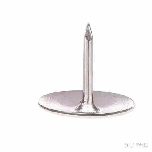 中国人的收入结构,如果画成图形,会得到一个巨大的图钉,就像这样