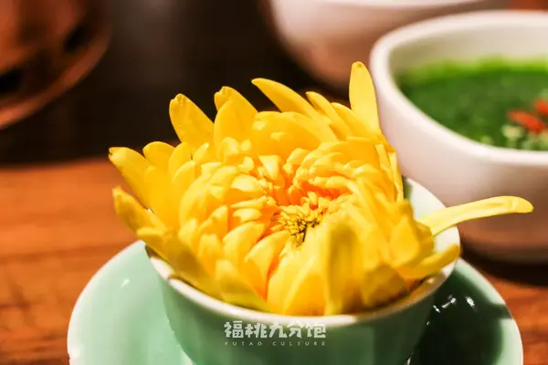 排队3小时的故宫火锅到底好不好吃?