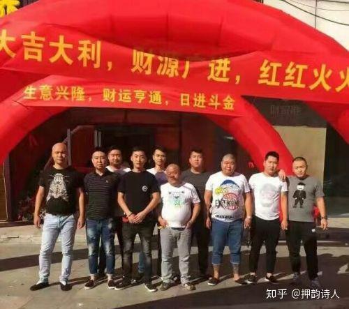 mc伟伟喜剧说唱的鼻祖褒贬不一的天津battle前辈