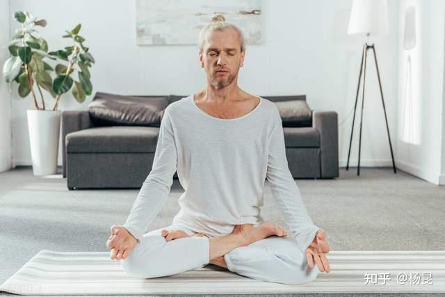 10种基础瑜伽坐姿竟然有如此惊人的好处