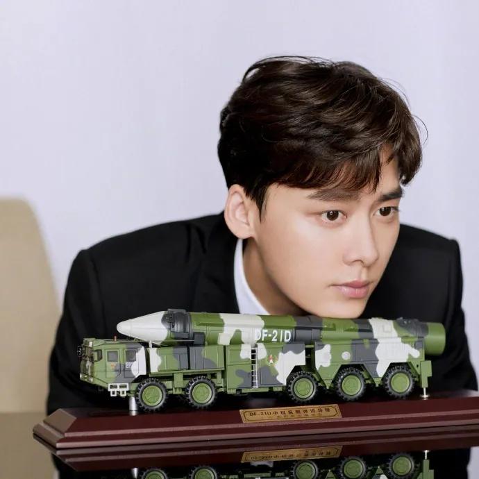 李易峰有哪些适合做微信头像的照片?
