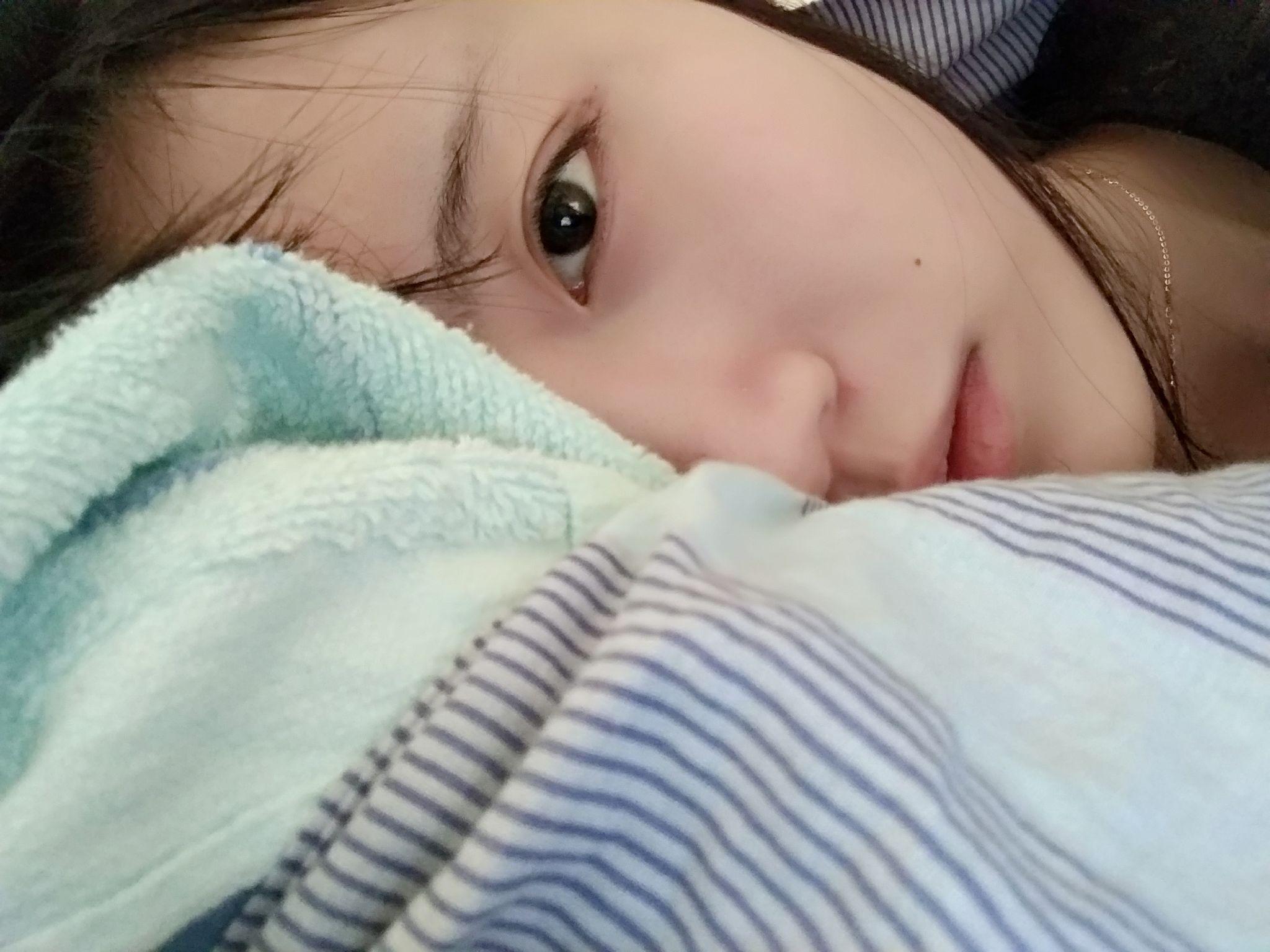 女朋友睡得懵懵醒素颜的样子,体验就是心底都化了 (-ι_-")替男朋友