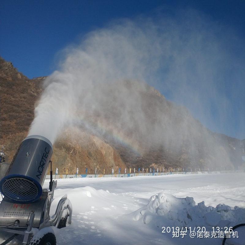 人工造雪机现场试机 辽宁雪场造雪设备性能和品质