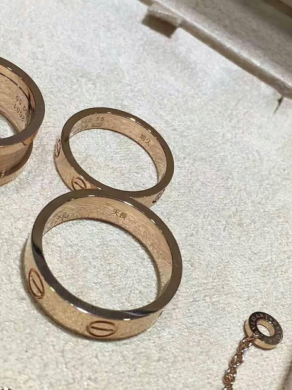 卡地亚,仅供对比(内刻字服务,专柜貌似有了)