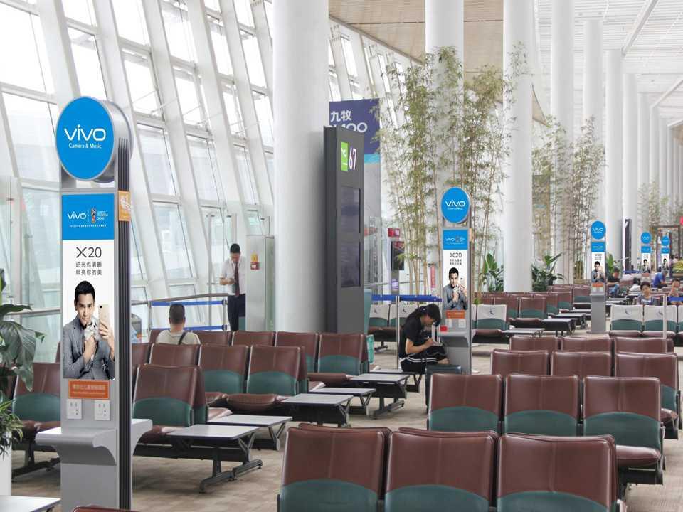 4.厦门机场候机区充电桩广告
