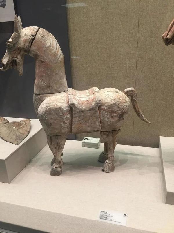 固原博物馆还有镶宝石金戒指,环首铁刀,波斯银币,罗马金币等珍贵文物