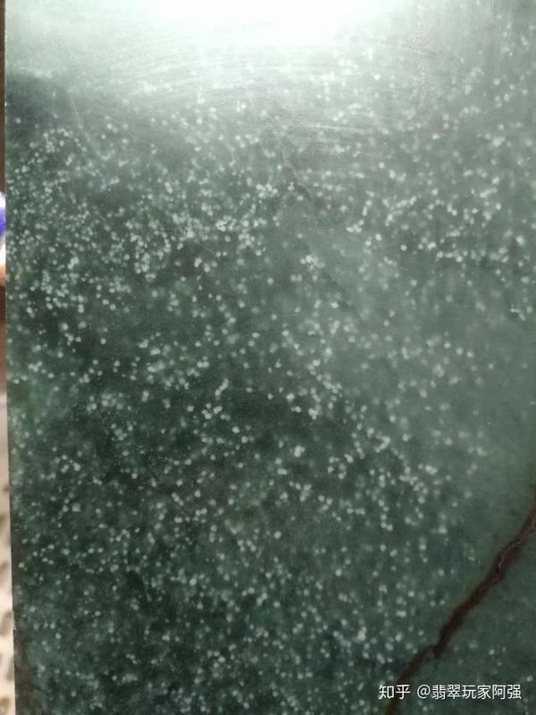 美女花2000买翡翠原石切出一片灿烂星辰翡翠市场沉寂之后的大爆发
