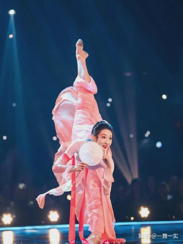 舞蹈风暴上泼辣小娘子让张艺兴直呼我就喜欢这样的