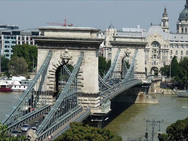 布达佩斯景点攻略:链子桥 (szechenyi chain bridge)