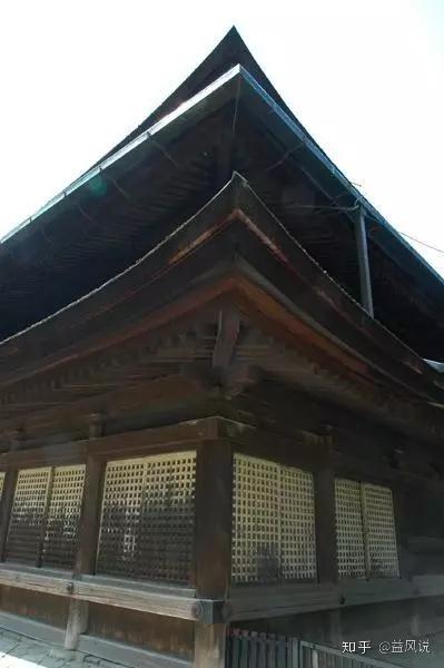 屋角渖渖 