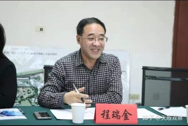 学会执行会长程瑞金,省世界经济学会县域经济专业委员会主任王海元