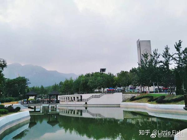 有没有关于大连大学的有趣的照片,可以分享一下吗?