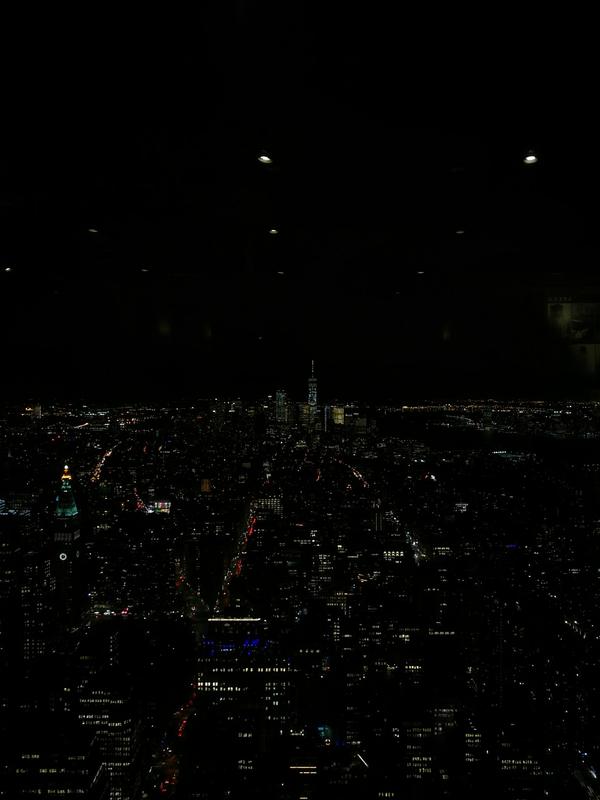 同样的地点,这张图比其他的夜景图都要暗很多,但是看起来很有质感