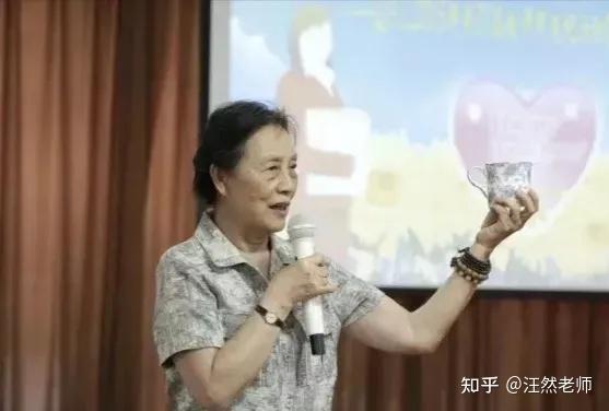 传奇奶奶:吴瑞莲"后来,我有机会当副镇长,当区教育局局长,当董事长,但